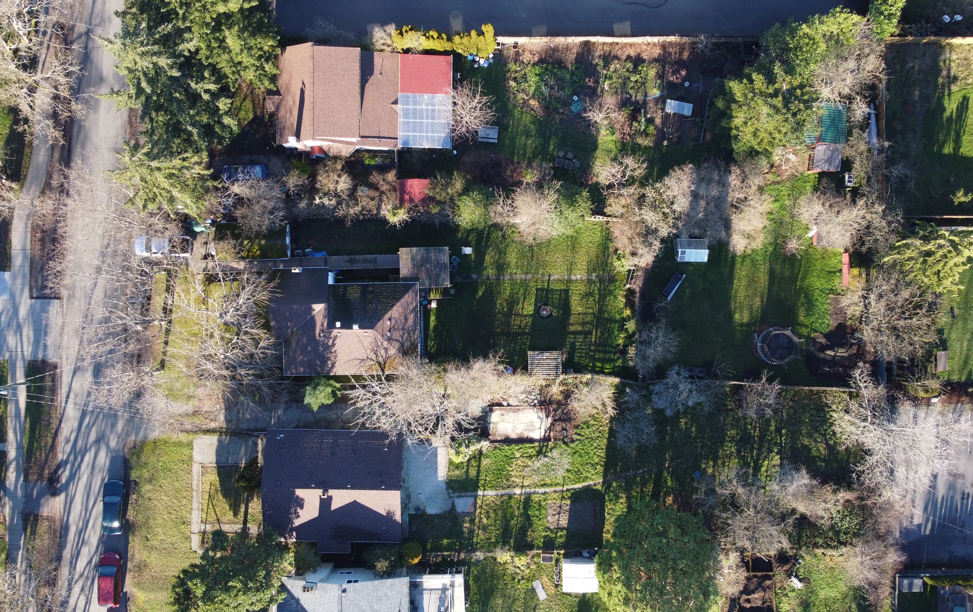 Overhead aerial photograph of the three adjoining Linwood Avenue properties